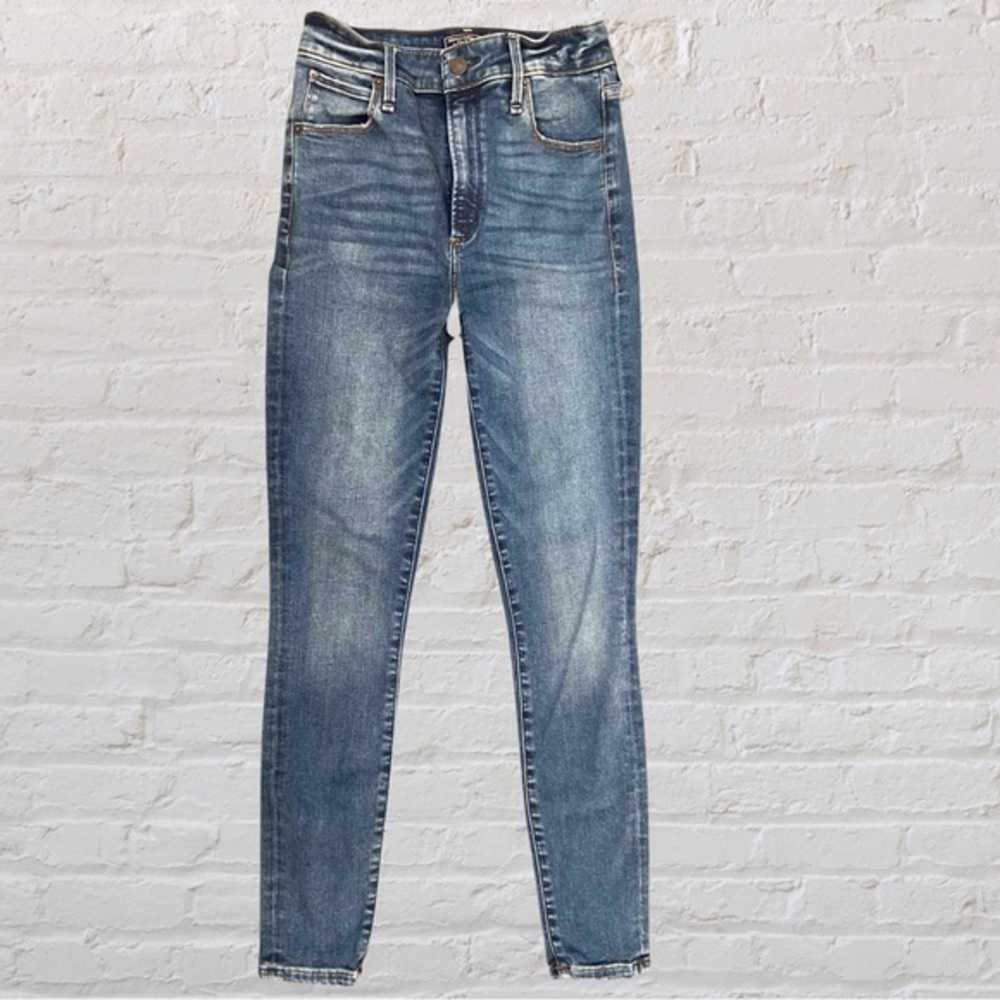 Abercrombie. Simone high rise super skinny. Medium dark blue denim. Size:00s/24s